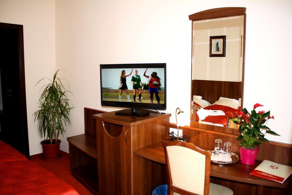 Ambrozia Etterem Es Panzio Bed & Breakfast Kazincbarcika Room photo