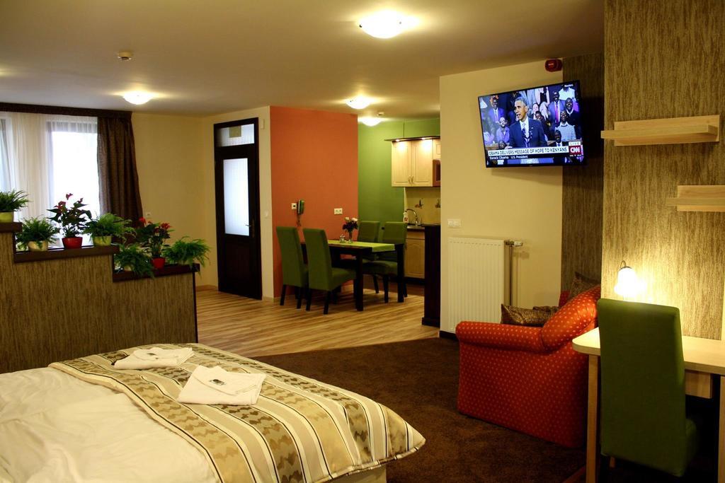 Ambrozia Etterem Es Panzio Bed & Breakfast Kazincbarcika Room photo