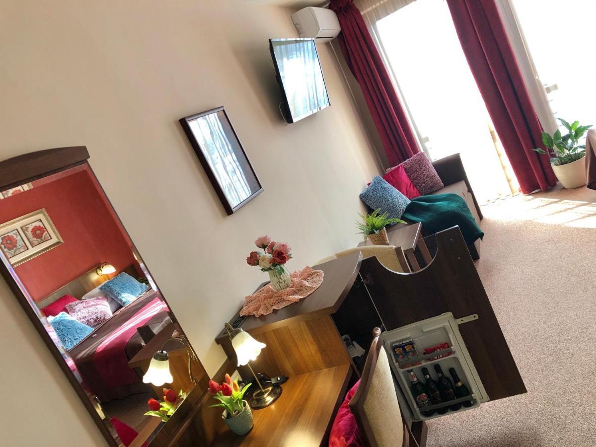 Ambrozia Etterem Es Panzio Bed & Breakfast Kazincbarcika Exterior photo